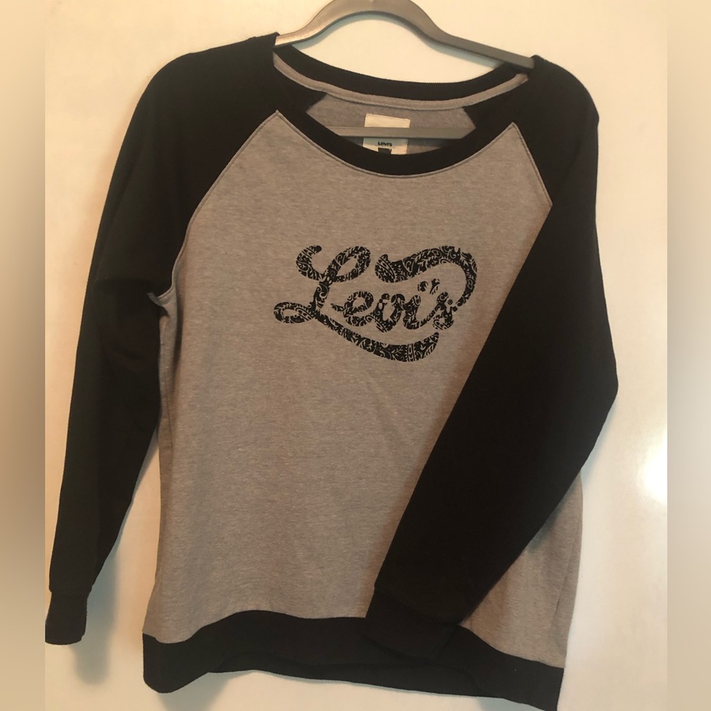Levi’s Sweatshirt Junior Size XL Women’s